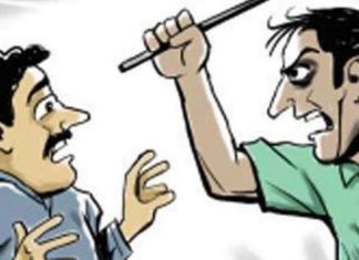 Crime news: जेजुरी गडावर सुरक्षा रक्षकाची दादागिरी भाविकाला केली बेदम मारहाण नाक जबड्याचे हाड तुटले