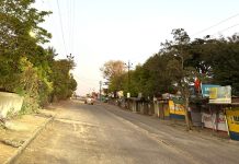 द. महाराष्ट्र न्यूज इफेक्ट वाघीरे महाविद्यालयासमोर अखेर प्रशासनाने स्पीडब्रेकर बसविला