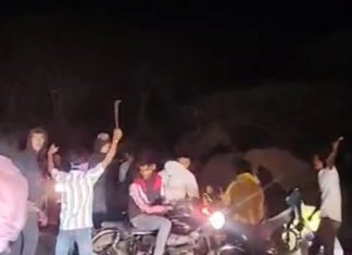 दिवे घाट व सासवड परिसरात दहशत माजवणाऱ्या कोयते नाचवणाऱ्या बुलेटस्वारांवर अखेर गुन्हा दाखल पोलिसांनी भर बाजार पेठेतून ढिंड काढावी नागरिकांची मागणी